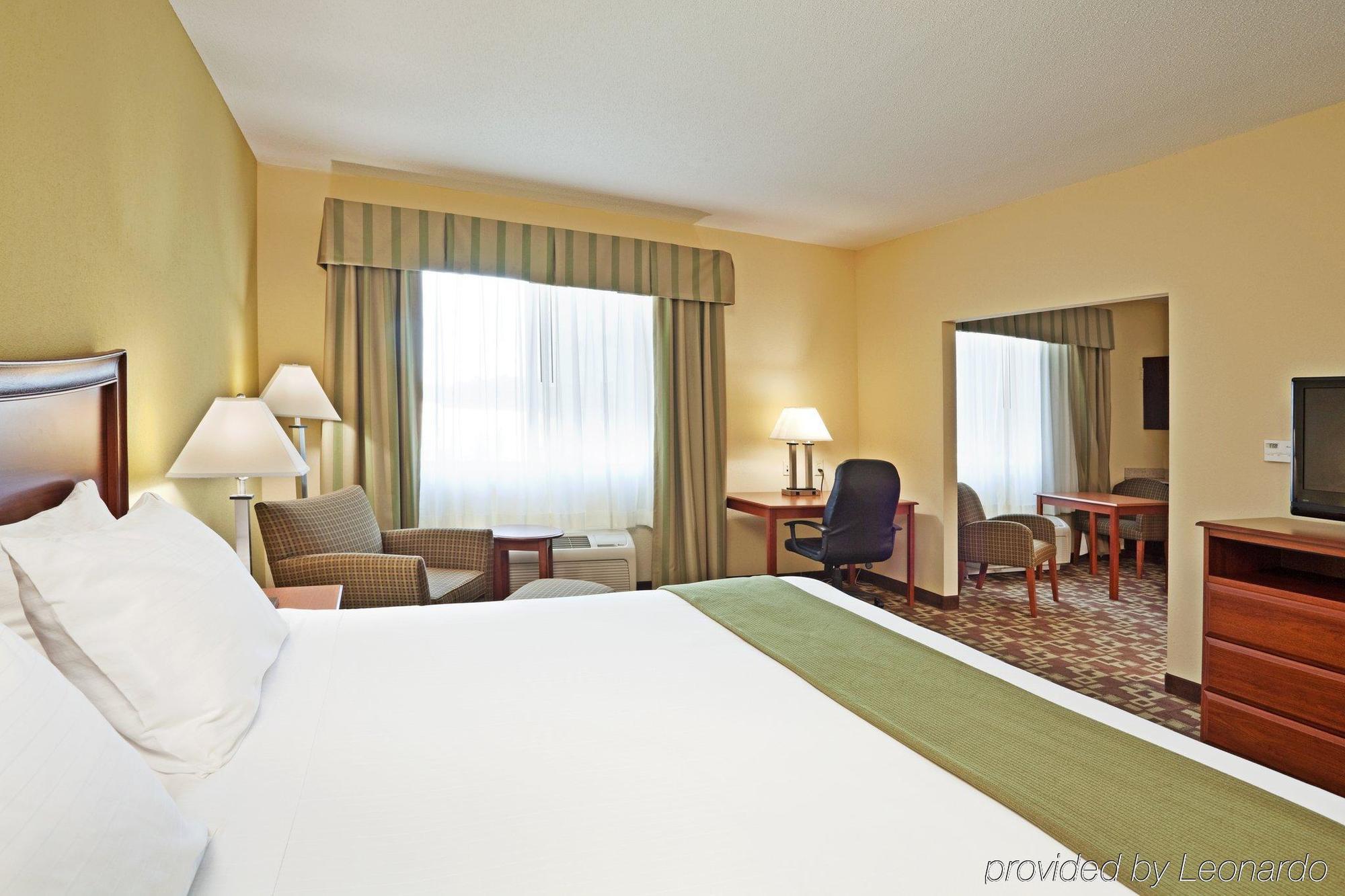 Holiday Inn Express & Suites Southern Pines-Pinehurst Area By Ihg Экстерьер фото